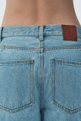 Profile view of model wearing the Oroton Barrel Leg Denim Jean in Light Vintage Wash and 100% cotton fabric for Women .